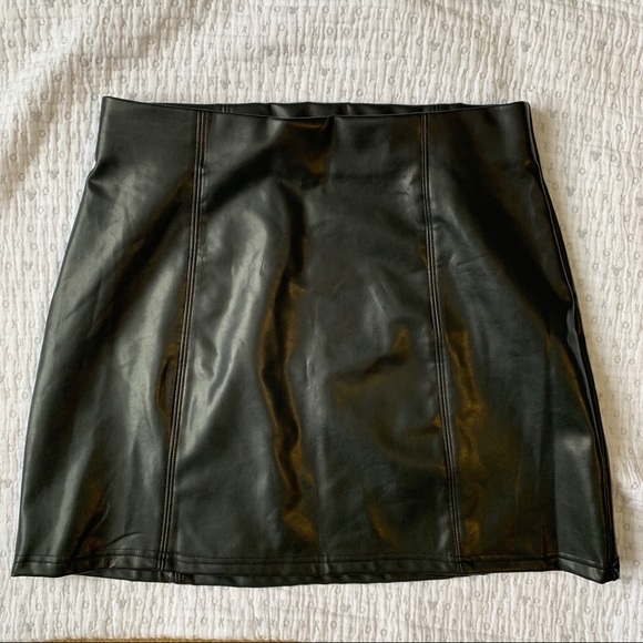 RD Style Dresses & Skirts - Faux leather mini skirt